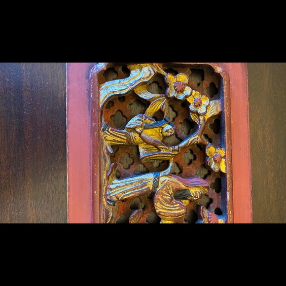 ANTIQUE ORIENTAL HAND CARVED RED And GOLD WALL PLAQUES - Picture 10 of 14